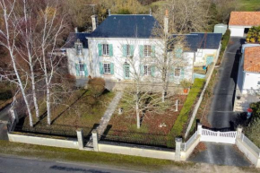 La Charmille - Grande maison bourgeoise, 35 Kms du Futuroscope